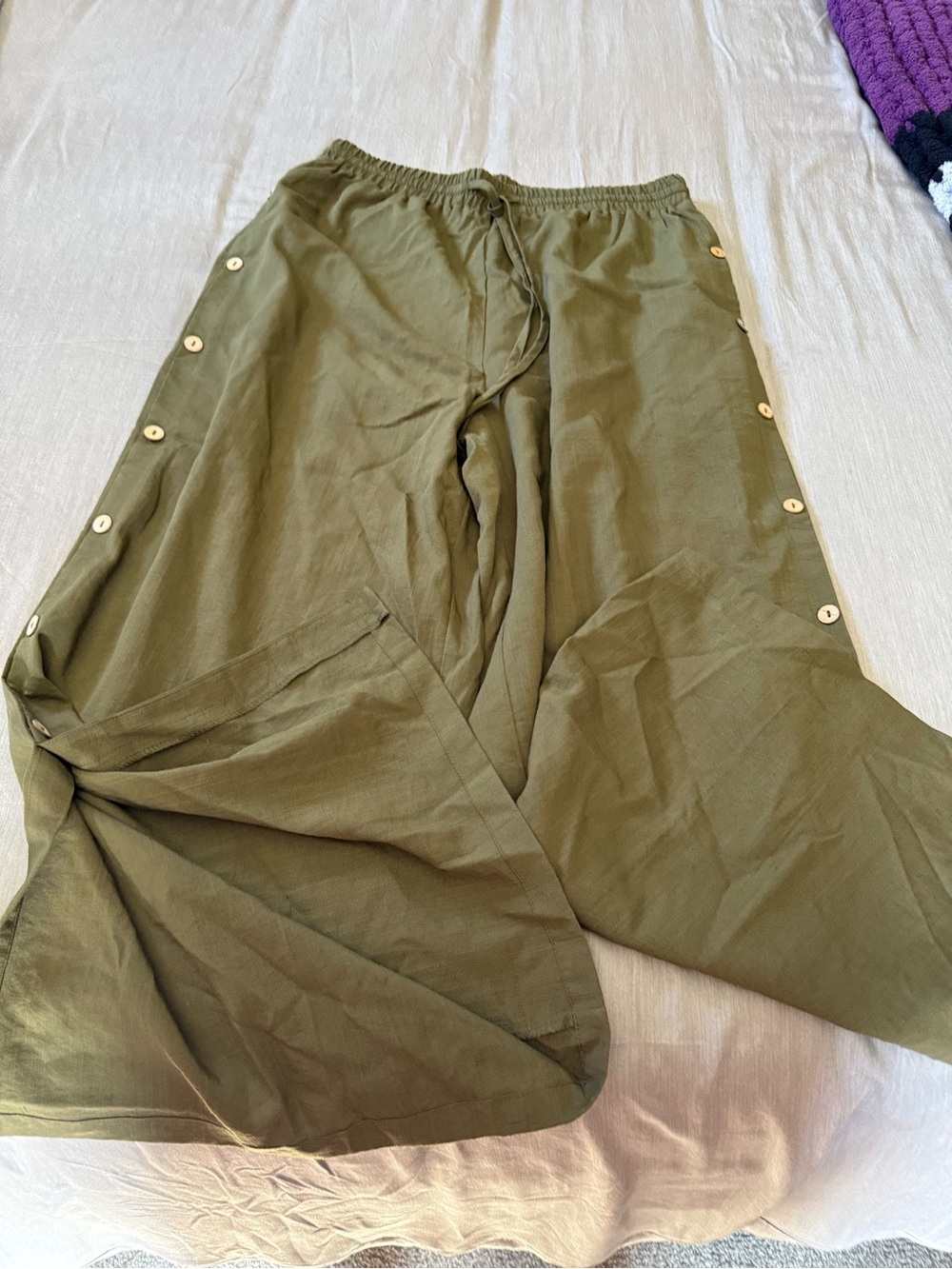 Women’s Olive Green Wide-Leg Button-Detail Pants